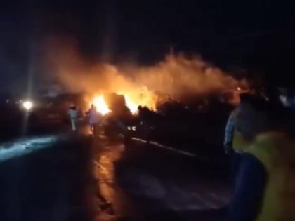Jaipur-Ajmer Highway Accident: One Killed As Tanker Carrying LPG Cylinders Hits Parked Truck in Dudu (Watch) | Jaipur-Ajmer Highway Accident: One Killed As Tanker Carrying LPG Cylinders Hits Parked Truck in Dudu (Watch)