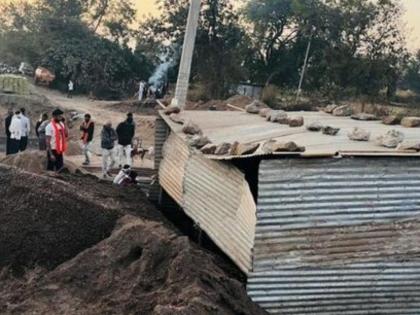 Jalna Accident: Five Labourers Killed After Tipper Truck Unloads Sand on Shed at Construction Site in Maharashtra | Jalna Accident: Five Labourers Killed After Tipper Truck Unloads Sand on Shed at Construction Site in Maharashtra Jalna Accident: Five Labourers Killed After Tipper Truck Unloads Sand on Shed at Construction Site in Maharashtra | Jalna Accident: Five Labourers Killed After Tipper Truck Unloads Sand on Shed at Construction Site in Maharashtra