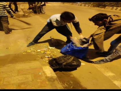 Watch Video! Jamia Millia Islamia students cleaning roads after protest wins heart | Watch Video! Jamia Millia Islamia students cleaning roads after protest wins heart