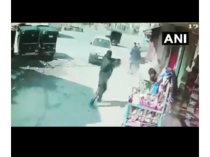 Watch Video! Terrorists shoot cops in Srinagar, 2 officials martyred | Watch Video! Terrorists shoot cops in Srinagar, 2 officials martyred