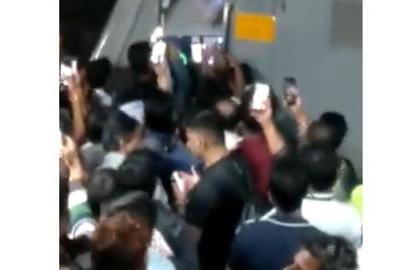 Mumbai: Commuters create chaos as doors of AC local train fail to open at Nalasopara station | Mumbai: Commuters create chaos as doors of AC local train fail to open at Nalasopara station