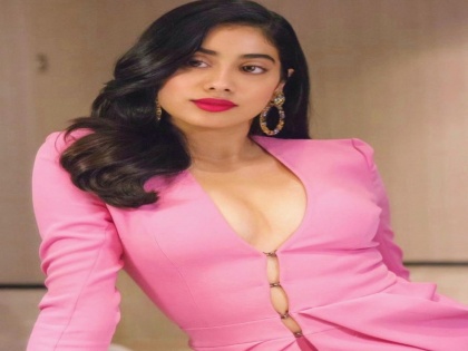 Janhvi Kapoor to be paid a staggering 3.5 crore for her Telugu debut? | Janhvi Kapoor to be paid a staggering 3.5 crore for her Telugu debut?