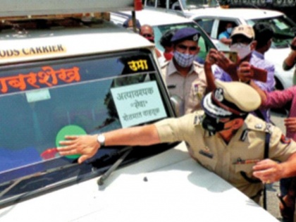COVID-19: Mumbai Police commissioner warns against misuse of Color-coded vehicle stickers | COVID-19: Mumbai Police commissioner warns against misuse of Color-coded vehicle stickers