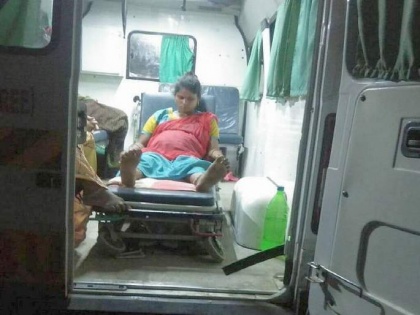 Chandrapur: Pregnant woman stranded at petrol pump, lack of funds delays ambulance refuelling | Chandrapur: Pregnant woman stranded at petrol pump, lack of funds delays ambulance refuelling