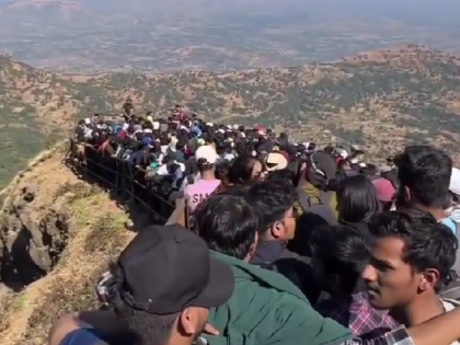 Horrifying visuals of huge crowd at Maharashtra's Kalsubai peak goes viral | Horrifying visuals of huge crowd at Maharashtra's Kalsubai peak goes viral
