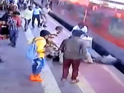 Kalyan: MSF jawan saves man who slipped into the gap between platform and moving train | Kalyan: MSF jawan saves man who slipped into the gap between platform and moving train Kalyan: MSF jawan saves man who slipped into the gap between platform and moving train | Kalyan: MSF jawan saves man who slipped into the gap between platform and moving train