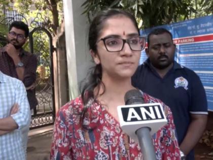 Mumbai: KEM Hospital Doctors Protest Over Satara Woman Doctor’s Suicide, Demand Enforcement of POSH Act | Mumbai: KEM Hospital Doctors Protest Over Satara Woman Doctor’s Suicide, Demand Enforcement of POSH Act Mumbai: KEM Hospital Doctors Protest Over Satara Woman Doctor’s Suicide, Demand Enforcement of POSH Act | Mumbai: KEM Hospital Doctors Protest Over Satara Woman Doctor’s Suicide, Demand Enforcement of POSH Act