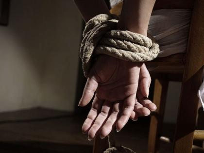 Uttar Pradesh Shocker: Man Kidnapped by Son and Relatives After Roadside Attack (Watch Video) | Uttar Pradesh Shocker: Man Kidnapped by Son and Relatives After Roadside Attack (Watch Video) Uttar Pradesh Shocker: Man Kidnapped by Son and Relatives After Roadside Attack (Watch Video) | Uttar Pradesh Shocker: Man Kidnapped by Son and Relatives After Roadside Attack (Watch Video)