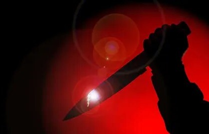 Bengaluru: Wife Stabs Husband With Knife After He Refuses to Take Her to Singapore | Bengaluru: Wife Stabs Husband With Knife After He Refuses to Take Her to Singapore