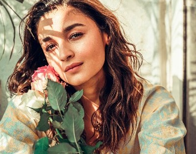 Alia Bhatt leaves to shoot for her debut Hollywood film, Heart Of Stone, says 'feel like a newcomer' | Alia Bhatt leaves to shoot for her debut Hollywood film, Heart Of Stone, says 'feel like a newcomer'