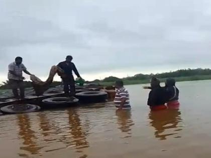 Kolhapur: Truck Overturns in Waterlogged Road at Mhakave, Two Rescued | Kolhapur: Truck Overturns in Waterlogged Road at Mhakave, Two Rescued