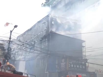 Kolkata: Fire Breaks Out at Restaurant in Park Street (Watch Video) | Kolkata: Fire Breaks Out at Restaurant in Park Street (Watch Video)