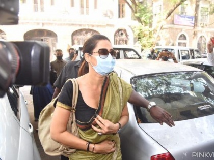 Arjun Rampal's sister Komal spotted at NCB office in connection with drugs case | Arjun Rampal's sister Komal spotted at NCB office in connection with drugs case