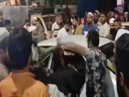 Pune: Parking Dispute Turns Violent in Kondhwa, Two Men Attack Each Other With Knives; Video Surfaces (Watch) | Pune: Parking Dispute Turns Violent in Kondhwa, Two Men Attack Each Other With Knives; Video Surfaces (Watch) Pune: Parking Dispute Turns Violent in Kondhwa, Two Men Attack Each Other With Knives; Video Surfaces (Watch) | Pune: Parking Dispute Turns Violent in Kondhwa, Two Men Attack Each Other With Knives; Video Surfaces (Watch)