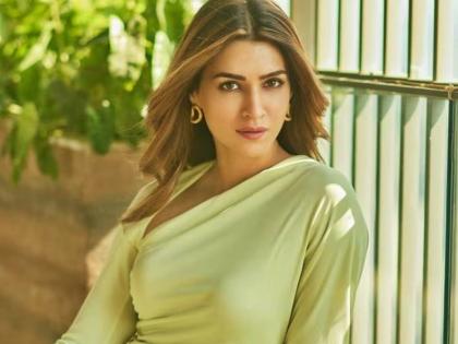 "Tere Ishk Mein Har Rang Laal Nazar Aata Hai": Kriti Sanon Shares a Stirring Poem on Social Media | "Tere Ishk Mein Har Rang Laal Nazar Aata Hai": Kriti Sanon Shares a Stirring Poem on Social Media "Tere Ishk Mein Har Rang Laal Nazar Aata Hai": Kriti Sanon Shares a Stirring Poem on Social Media | "Tere Ishk Mein Har Rang Laal Nazar Aata Hai": Kriti Sanon Shares a Stirring Poem on Social Media