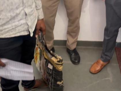 Lakhimpur Kheri: Father Carries Newborn’s Body in Bag to DM Office in UP; Video Goes Viral | Lakhimpur Kheri: Father Carries Newborn’s Body in Bag to DM Office in UP; Video Goes Viral