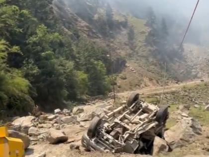 Landslide in Uttarakhand: One Dead, 8 Injured After Vehicles Buried Under Falling Boulders on Gangotri Highway in Uttarkashi (Watch Video) | Landslide in Uttarakhand: One Dead, 8 Injured After Vehicles Buried Under Falling Boulders on Gangotri Highway in Uttarkashi (Watch Video) Landslide in Uttarakhand: One Dead, 8 Injured After Vehicles Buried Under Falling Boulders on Gangotri Highway in Uttarkashi (Watch Video) | Landslide in Uttarakhand: One Dead, 8 Injured After Vehicles Buried Under Falling Boulders on Gangotri Highway in Uttarkashi (Watch Video)