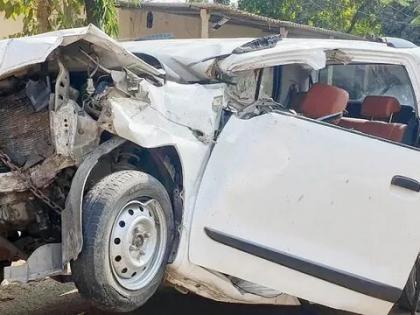 Palghar: 3 killed, 2 injured after car collides with truck on Mumbai-Ahmedabad highway | Palghar: 3 killed, 2 injured after car collides with truck on Mumbai-Ahmedabad highway