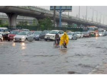 Mumbai rains: Waterlogging in Mumbai; IMD predicts intermittent intense showers in the next 24 hrs | Mumbai rains: Waterlogging in Mumbai; IMD predicts intermittent intense showers in the next 24 hrs