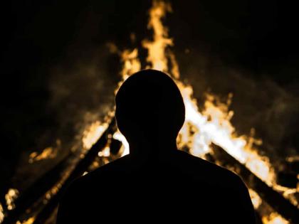 Maharashtra: Man Tries to Jump Into Funeral Pyre of Girlfriend in Nagpur; Gets Beaten by Crowd | Maharashtra: Man Tries to Jump Into Funeral Pyre of Girlfriend in Nagpur; Gets Beaten by Crowd Maharashtra: Man Tries to Jump Into Funeral Pyre of Girlfriend in Nagpur; Gets Beaten by Crowd | Maharashtra: Man Tries to Jump Into Funeral Pyre of Girlfriend in Nagpur; Gets Beaten by Crowd