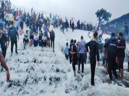 Ongoing rainfall leads to Lonavala's Bhushi dam overflow; tourist rush expected | Ongoing rainfall leads to Lonavala's Bhushi dam overflow; tourist rush expected Ongoing rainfall leads to Lonavala's Bhushi dam overflow; tourist rush expected | Ongoing rainfall leads to Lonavala's Bhushi dam overflow; tourist rush expected