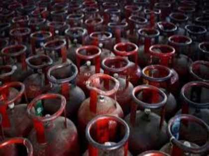 Non-Subsidized LPG price hiked by Rs 19 per cylinder | Non-Subsidized LPG price hiked by Rs 19 per cylinder