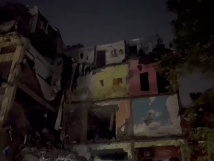 One dead after four storey building collapses in Navi Mumbai | One dead after four storey building collapses in Navi Mumbai