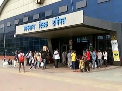 COVID-19: Mumbai's Lokmanya Tilak Terminus witnesses passenger rush amid lockdown fears | COVID-19: Mumbai's Lokmanya Tilak Terminus witnesses passenger rush amid lockdown fears