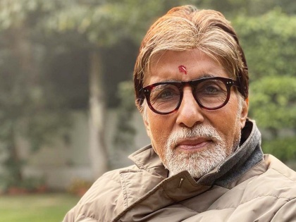 Amitabh Bachchan surprises fans outside Jalsa, walks out at midnight to greet them | Amitabh Bachchan surprises fans outside Jalsa, walks out at midnight to greet them
