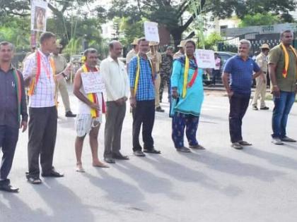 Demand for CM Siddaramaiah’s resignation, BJP block roads in Bengaluru | Demand for CM Siddaramaiah’s resignation, BJP block roads in Bengaluru