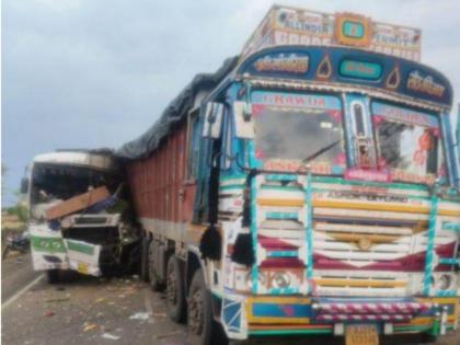 Madhya Pradesh Accident: Home Guard Jawan Returning From Poll Duty Killed, Seven Injured After Bus Rams Into Truck in Mandsaur | Madhya Pradesh Accident: Home Guard Jawan Returning From Poll Duty Killed, Seven Injured After Bus Rams Into Truck in Mandsaur
