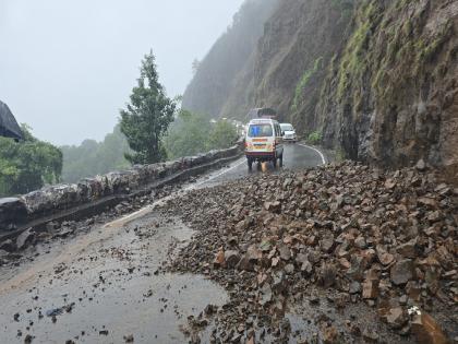 Maharashtra Rains Cause Landslide Near Amboli Falls in Sindhudurg; Ambulance Stuck, No Casualties Reported | Maharashtra Rains Cause Landslide Near Amboli Falls in Sindhudurg; Ambulance Stuck, No Casualties Reported Maharashtra Rains Cause Landslide Near Amboli Falls in Sindhudurg; Ambulance Stuck, No Casualties Reported | Maharashtra Rains Cause Landslide Near Amboli Falls in Sindhudurg; Ambulance Stuck, No Casualties Reported