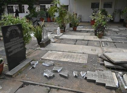 Church cemetery vandalised in Mumbai's Mahim by unidentified men | Church cemetery vandalised in Mumbai's Mahim by unidentified men