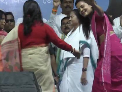 Mamata Banerjee Dances With Mahua Moitra: 'Most Fun Clip of Campaign So Far,' Says TMC Leader (Watch Video) | Mamata Banerjee Dances With Mahua Moitra: 'Most Fun Clip of Campaign So Far,' Says TMC Leader (Watch Video)