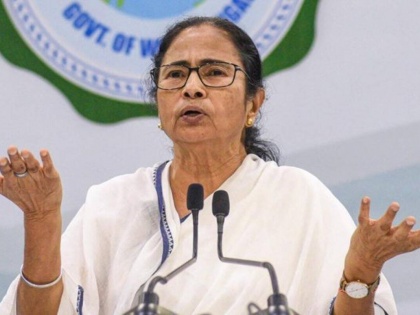 EC issues notice to Mamata Banerjee for urging Muslims to not vote for BJP | EC issues notice to Mamata Banerjee for urging Muslims to not vote for BJP