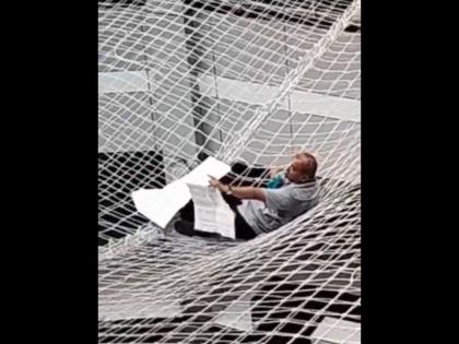 Mumbai: Man Attempts Suicide, Jumps from Upper Floor of Mantralaya Building, Lands on Safety Net (Watch Video) | Mumbai: Man Attempts Suicide, Jumps from Upper Floor of Mantralaya Building, Lands on Safety Net (Watch Video) Mumbai: Man Attempts Suicide, Jumps from Upper Floor of Mantralaya Building, Lands on Safety Net (Watch Video) | Mumbai: Man Attempts Suicide, Jumps from Upper Floor of Mantralaya Building, Lands on Safety Net (Watch Video)