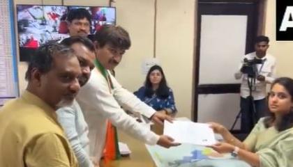 Lok Sabha Election 2024: BJP Candidate Manoj Tiwari Files His Nomination From North East Delhi (Watch Video) | Lok Sabha Election 2024: BJP Candidate Manoj Tiwari Files His Nomination From North East Delhi (Watch Video)