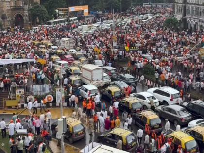 Nashik Residents Send 20 Trucks of Food Supplies to Support Maratha Protesters in Mumbai | Nashik Residents Send 20 Trucks of Food Supplies to Support Maratha Protesters in Mumbai Nashik Residents Send 20 Trucks of Food Supplies to Support Maratha Protesters in Mumbai | Nashik Residents Send 20 Trucks of Food Supplies to Support Maratha Protesters in Mumbai