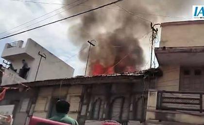 Gujarat Market Fire: Major Blaze Engulfs Bhavnagar Shops (Watch Video) | Gujarat Market Fire: Major Blaze Engulfs Bhavnagar Shops (Watch Video)
