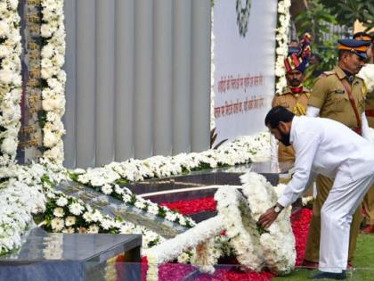 Maha CM Eknath Shinde and Governor Koshyari pays tribute to martyrs on 14th anniversary of 26/11 terror attacks | Maha CM Eknath Shinde and Governor Koshyari pays tribute to martyrs on 14th anniversary of 26/11 terror attacks