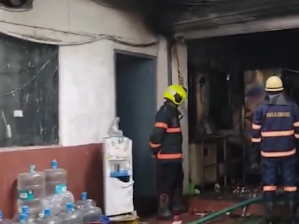 Mumbai Fire: Massive Blaze Erupts at Zepto Warehouse in Dahisar (Watch Video) | Mumbai Fire: Massive Blaze Erupts at Zepto Warehouse in Dahisar (Watch Video) Mumbai Fire: Massive Blaze Erupts at Zepto Warehouse in Dahisar (Watch Video) | Mumbai Fire: Massive Blaze Erupts at Zepto Warehouse in Dahisar (Watch Video)