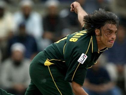 Shoaib Akhtar cries from hospital bed as he undegoes surgery in Australia | Shoaib Akhtar cries from hospital bed as he undegoes surgery in Australia