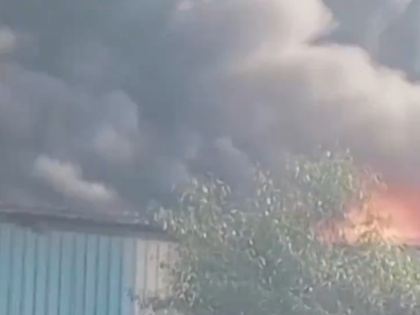 Meerut Factory Fire: Massive Blaze Erupts at Chemical Factory in Kashi; Watch Video | Meerut Factory Fire: Massive Blaze Erupts at Chemical Factory in Kashi; Watch Video