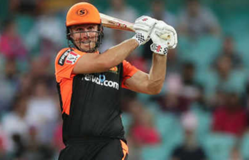 Mitchell Marsh of Sunrisers Hyderabad limps out of the field with ankle injury against RCB | Mitchell Marsh of Sunrisers Hyderabad limps out of the field with ankle injury against RCB