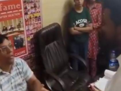 Kalyan: MNS Workers Thrash Coaching Centre Director Over Alleged Fee Fraud; Assault Video Goes Viral (Watch) | Kalyan: MNS Workers Thrash Coaching Centre Director Over Alleged Fee Fraud; Assault Video Goes Viral (Watch) Kalyan: MNS Workers Thrash Coaching Centre Director Over Alleged Fee Fraud; Assault Video Goes Viral (Watch) | Kalyan: MNS Workers Thrash Coaching Centre Director Over Alleged Fee Fraud; Assault Video Goes Viral (Watch)