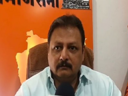 MNS Workers Allegedly Threaten Pune Man Over Derogatory Remarks Against Raj and Uddhav Thackeray; Police Intervene | MNS Workers Allegedly Threaten Pune Man Over Derogatory Remarks Against Raj and Uddhav Thackeray; Police Intervene MNS Workers Allegedly Threaten Pune Man Over Derogatory Remarks Against Raj and Uddhav Thackeray; Police Intervene | MNS Workers Allegedly Threaten Pune Man Over Derogatory Remarks Against Raj and Uddhav Thackeray; Police Intervene