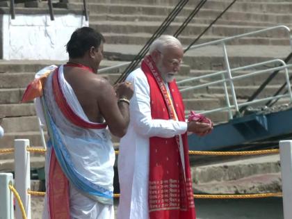 PM Modi Offers Prayers at Dashashwamedh Ghat in Varanasi Ahead of Filing Lok Sabha Nomination (Watch Video) | PM Modi Offers Prayers at Dashashwamedh Ghat in Varanasi Ahead of Filing Lok Sabha Nomination (Watch Video)