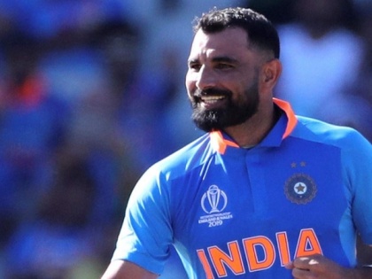 Watch Video! Mohammad Shami distributes fruits and food packets to migrant workers at petrol pump | Watch Video! Mohammad Shami distributes fruits and food packets to migrant workers at petrol pump