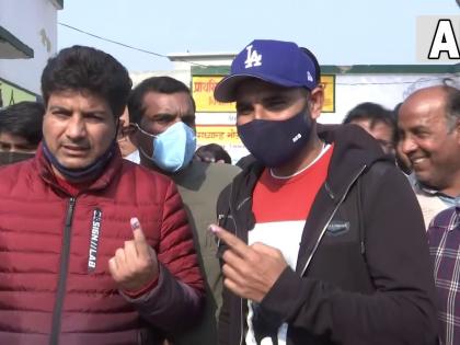 UP Assembly Elections 2022: Indian bowler Mohammed Shami cast his vote along with his son | UP Assembly Elections 2022: Indian bowler Mohammed Shami cast his vote along with his son