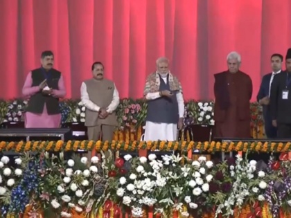 PM Modi Inaugurates and Lays Foundation Stone of Multiple Development Projects Worth Rs 30,500 Crore in Jammu (Watch Video) | PM Modi Inaugurates and Lays Foundation Stone of Multiple Development Projects Worth Rs 30,500 Crore in Jammu (Watch Video)